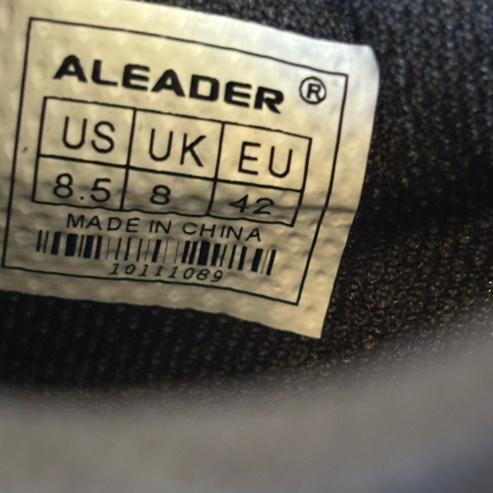 Used Black Lightweight Athletic Men's Shoes in Size 8.5 - Picture 3 of 8